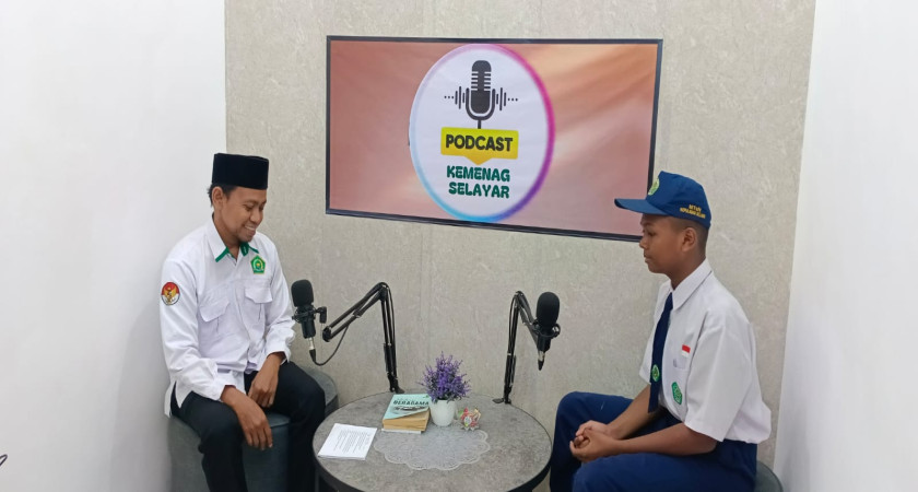 Peserta Didik MTsN Kepulauan Selayar Diundang Hadiri Podcast Kemenag Selayar, Al Bagikan Kisah Inspiratif