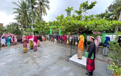 Semangat Tetap Membara di Tengah Gerimis: Upacara Hari Pendidikan Nasional di MTsN Kepulauan Selayar